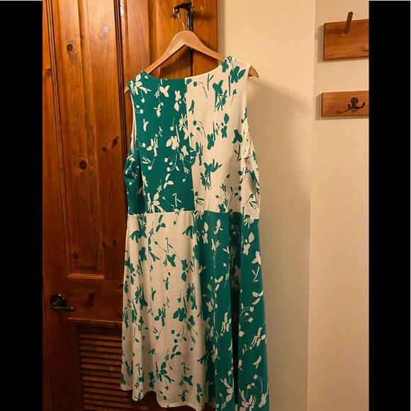 ALFANI green and white sleeveless floral dress - Picture 2 of 5